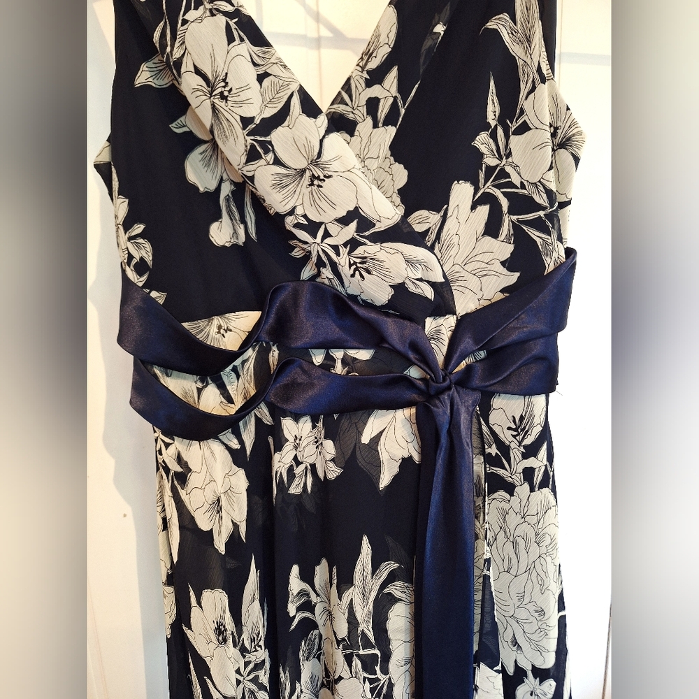 Jones Wear Navy Blue and Cream Floral Midi Dress Size 16 Very Good Condition - Picture 2 of 4